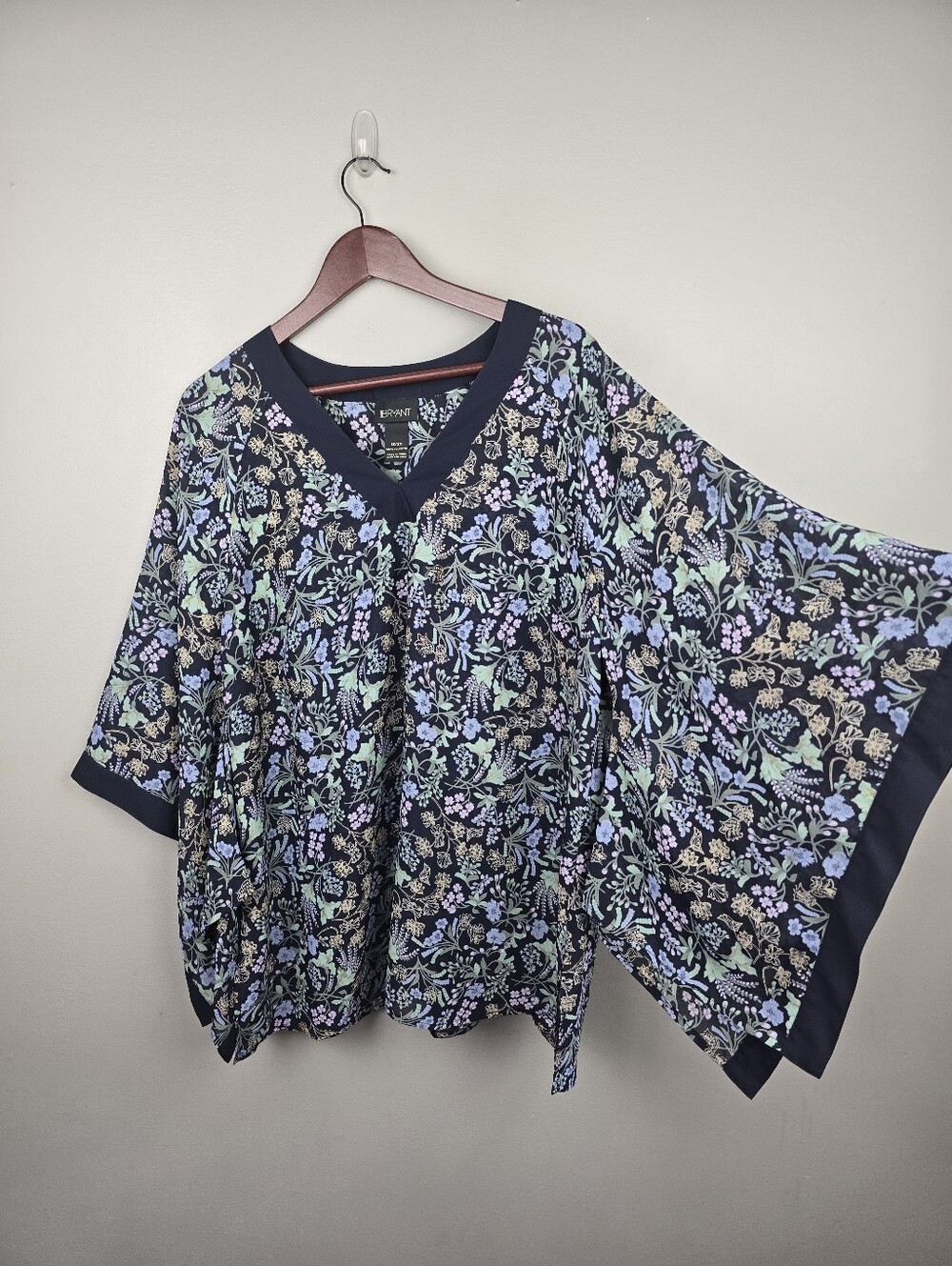 Sheer V-Neck Kimono Sleeve Top Floral Navy Blue Women Plus Sz 18/20 Boho Chic‎